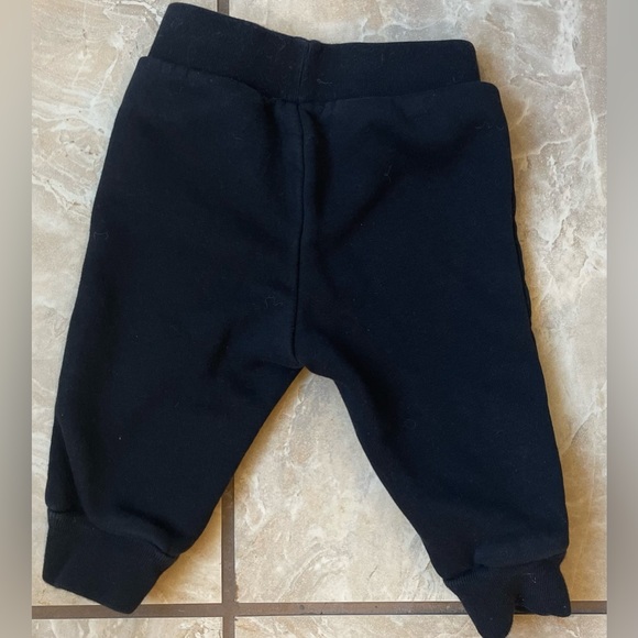 Gap sweatsuit bundle 6-12 months - Picture 9 of 11